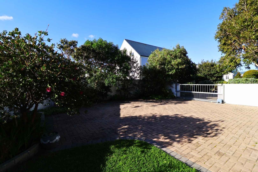 3 Bedroom Property for Sale in Sandbaai Western Cape